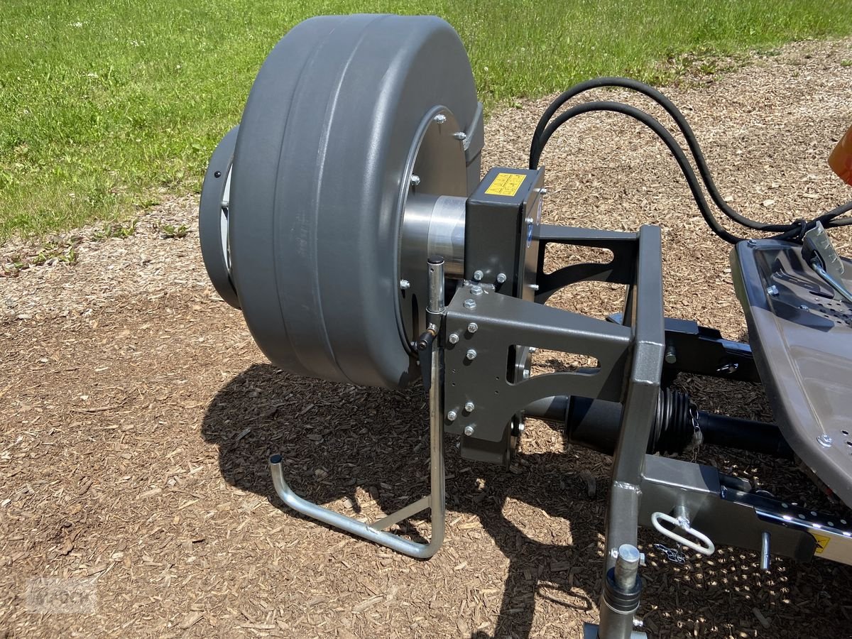 Rasentraktor des Typs Husqvarna Blasgerät für Profi Serie, Neumaschine in Burgkirchen (Bild 7)