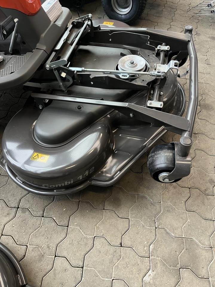 Rasentraktor typu Husqvarna COMBI 112 KLIPPEBORD, Gebrauchtmaschine v Jelling (Obrázek 1)
