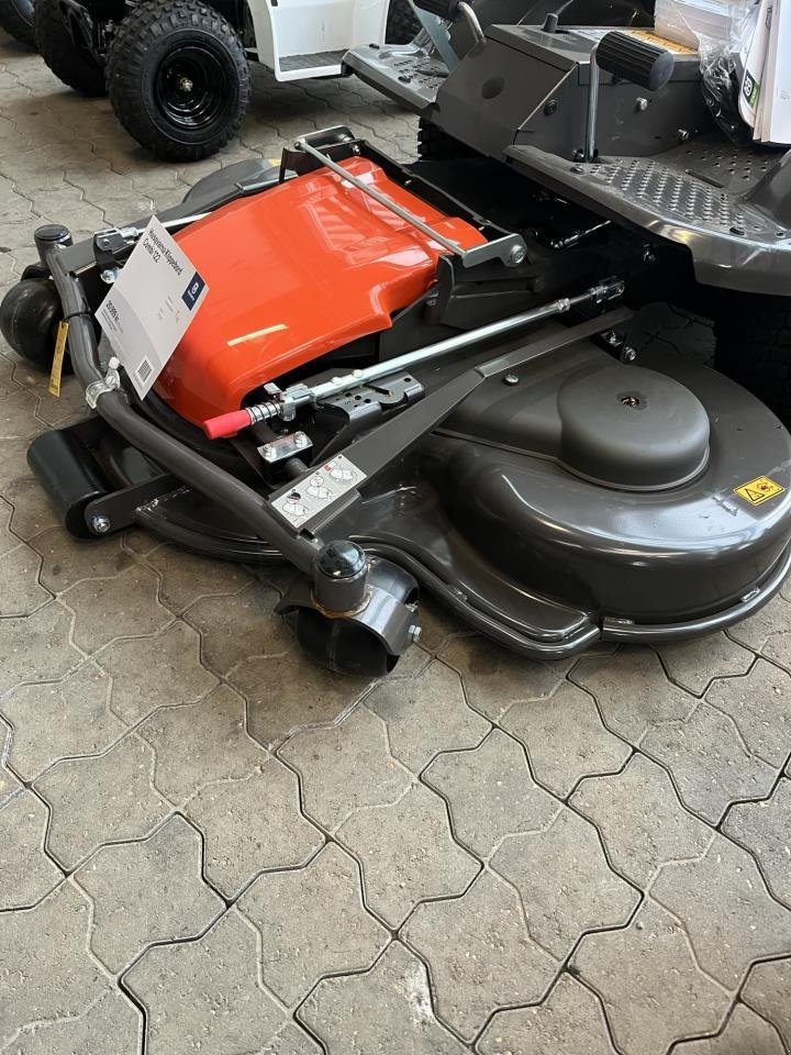 Rasentraktor des Typs Husqvarna COMBI 122 KLIPPEBORD, Gebrauchtmaschine in Jelling (Bild 2)