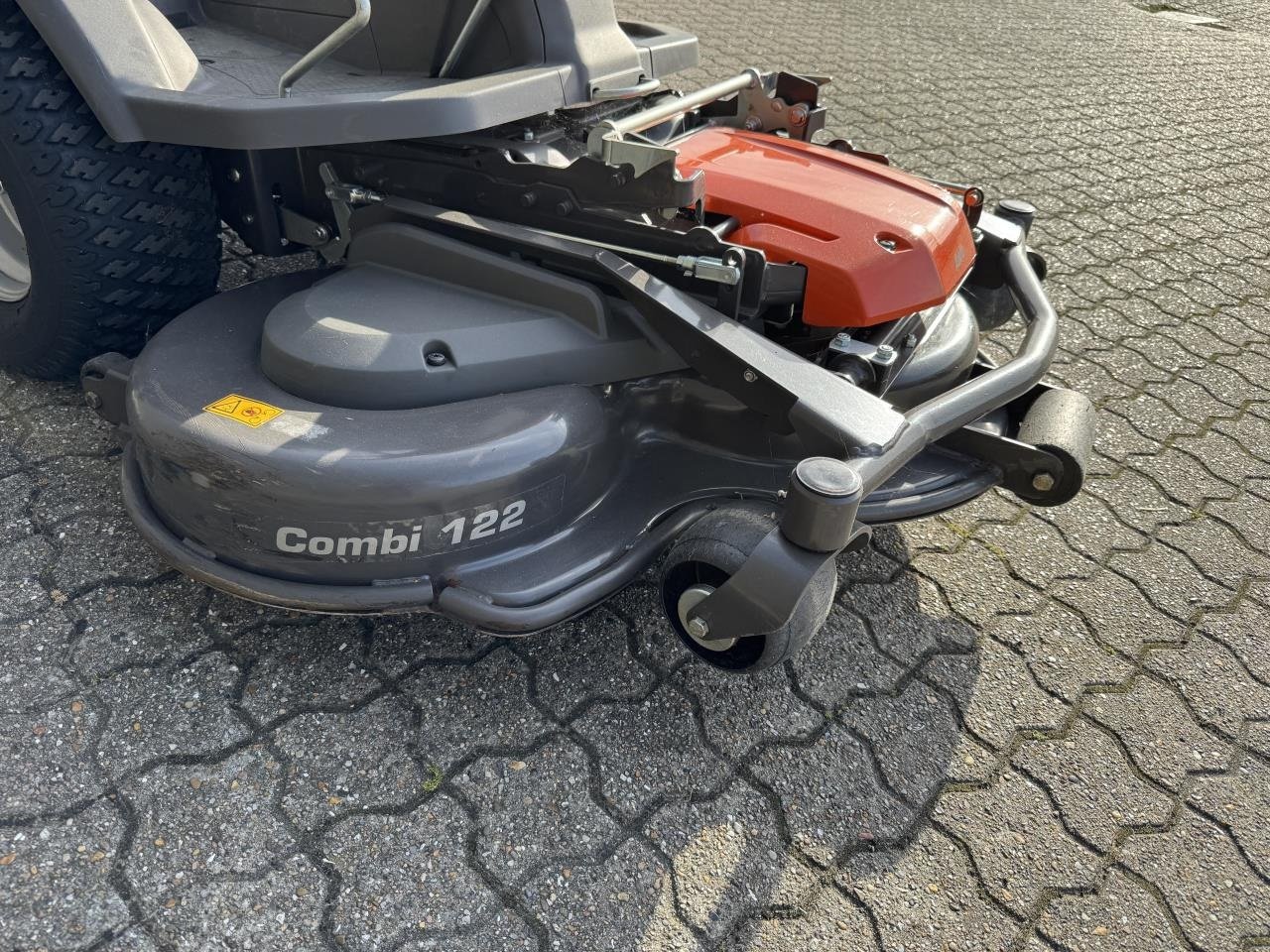 Rasentraktor typu Husqvarna HUSQVARNA 405X, Gebrauchtmaschine v Brønderslev (Obrázek 2)