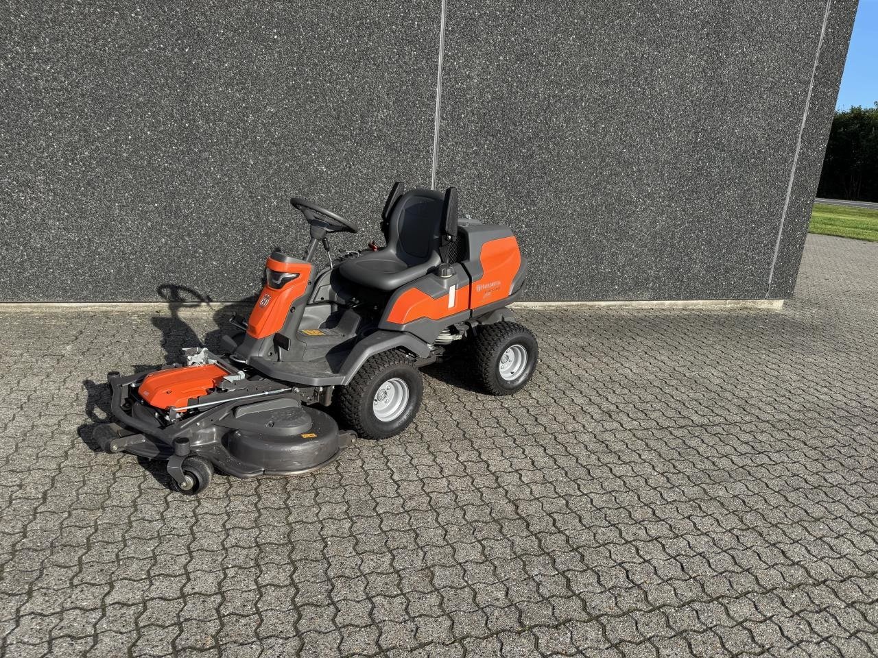 Rasentraktor typu Husqvarna HUSQVARNA 405X, Gebrauchtmaschine v Brønderslev (Obrázek 1)