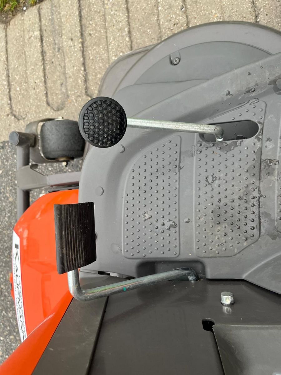 Rasentraktor des Typs Husqvarna Husqvarna  RC 320 TS AWD Rasentraktor, Gebrauchtmaschine in NATTERNBACH (Bild 8)