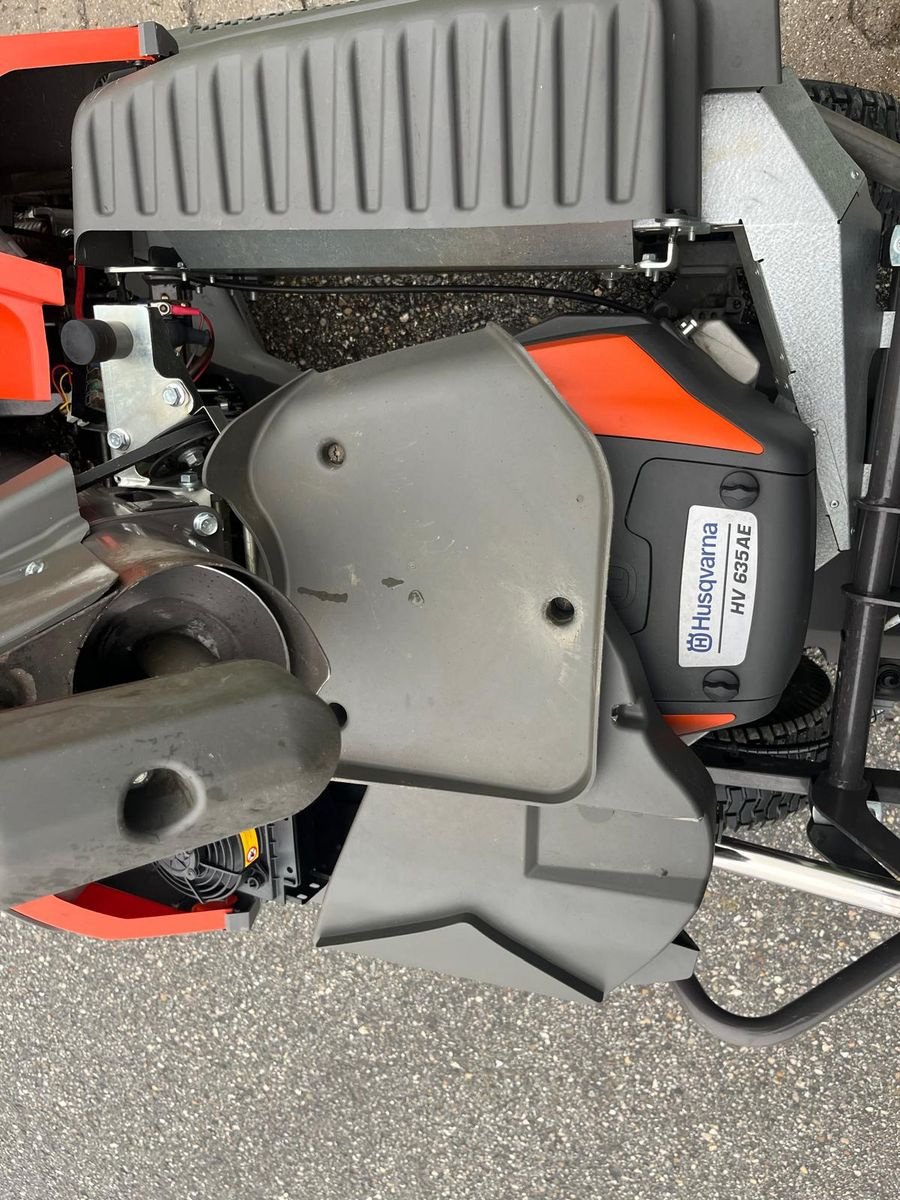 Rasentraktor des Typs Husqvarna Husqvarna  RC 320 TS AWD Rasentraktor, Gebrauchtmaschine in NATTERNBACH (Bild 3)