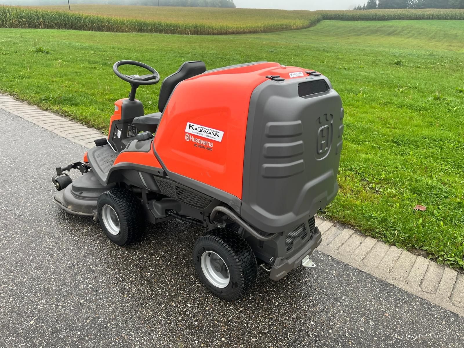 Rasentraktor des Typs Husqvarna Husqvarna  RC 320 TS AWD Rasentraktor, Gebrauchtmaschine in NATTERNBACH (Bild 16)