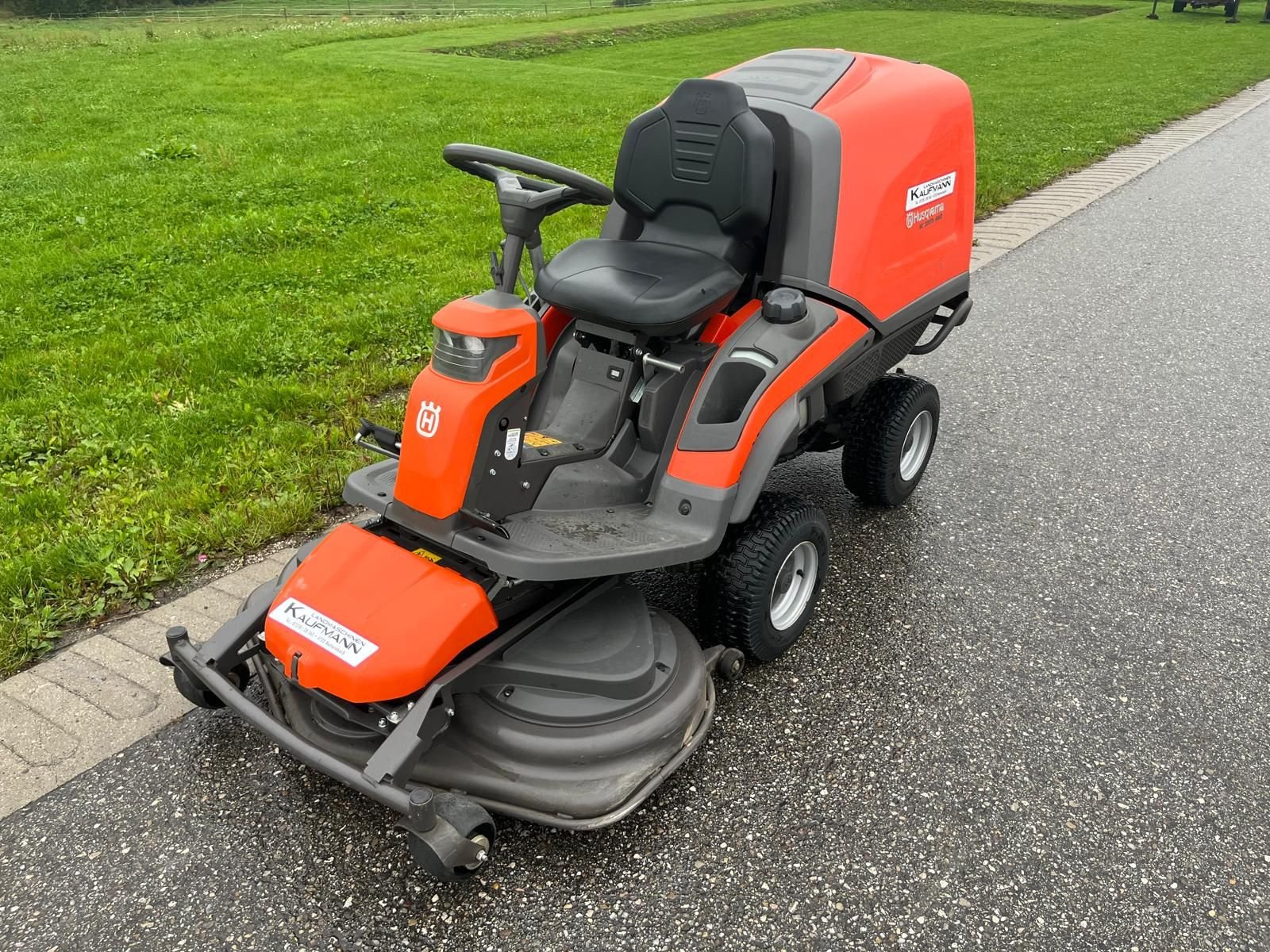 Rasentraktor des Typs Husqvarna Husqvarna  RC 320 TS AWD Rasentraktor, Gebrauchtmaschine in NATTERNBACH (Bild 1)