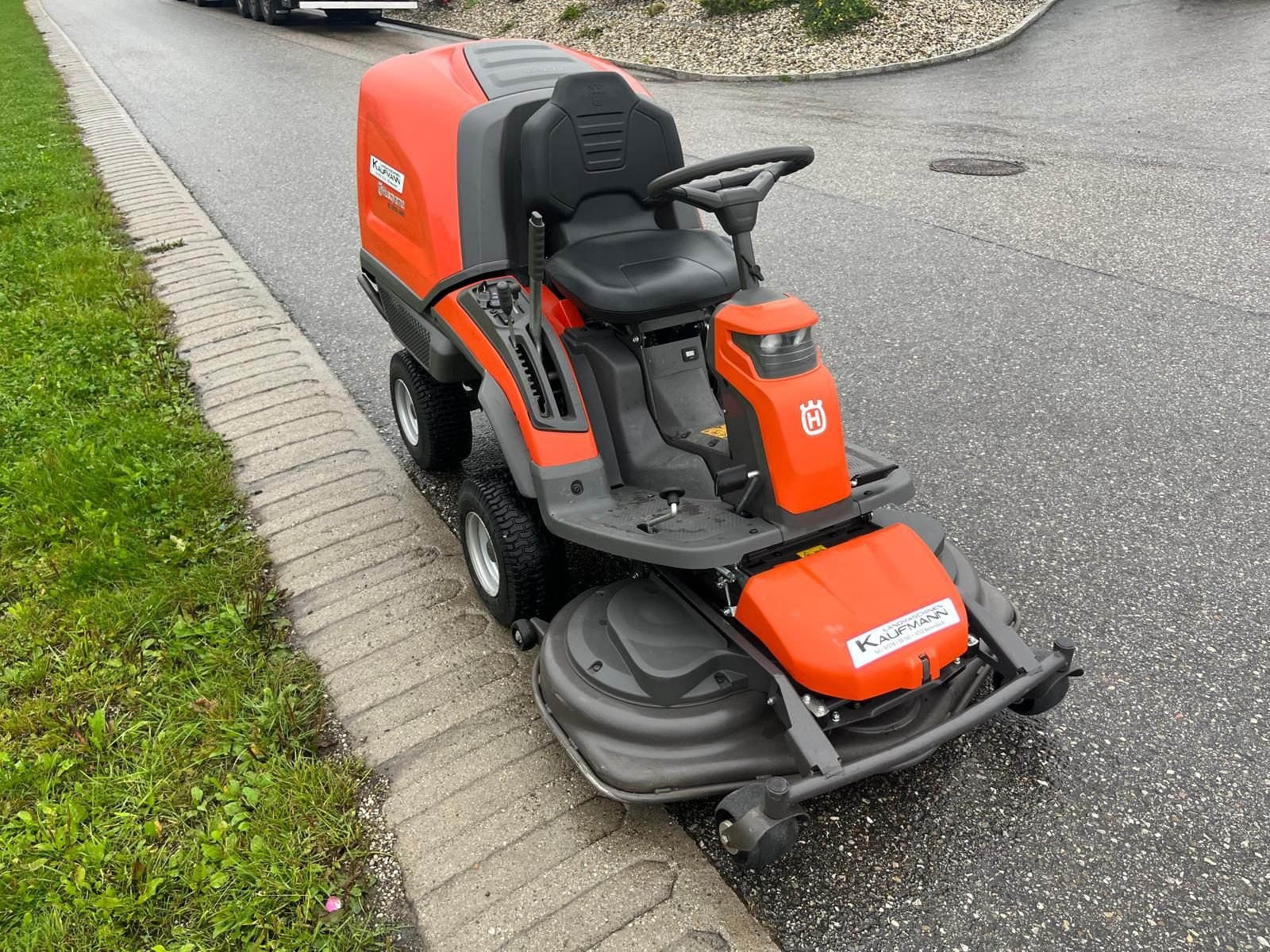 Rasentraktor des Typs Husqvarna Husqvarna  RC 320 TS AWD Rasentraktor, Gebrauchtmaschine in NATTERNBACH (Bild 10)