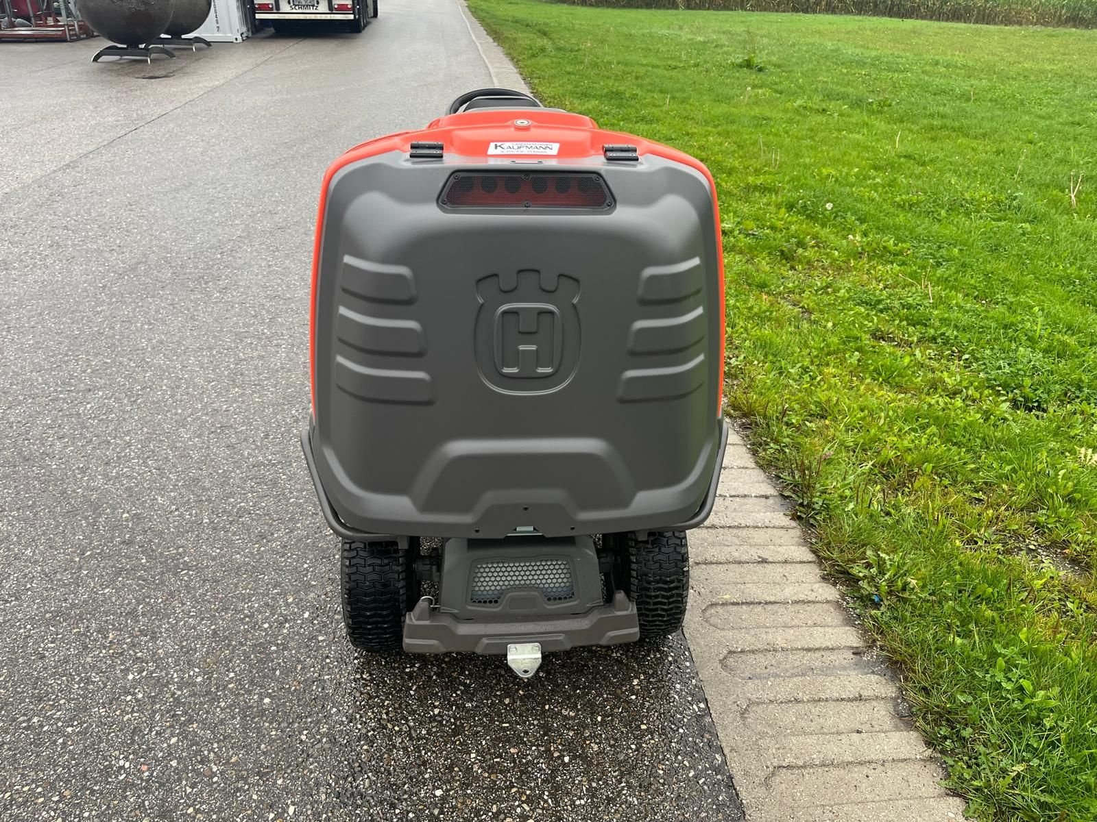 Rasentraktor des Typs Husqvarna Husqvarna  RC 320 TS AWD Rasentraktor, Gebrauchtmaschine in NATTERNBACH (Bild 9)