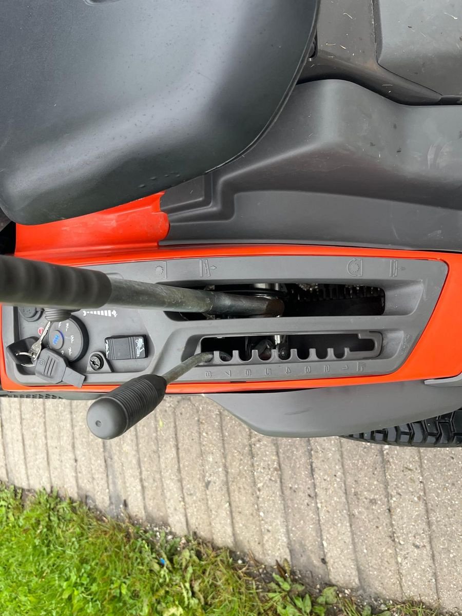 Rasentraktor des Typs Husqvarna Husqvarna  RC 320 TS AWD Rasentraktor, Gebrauchtmaschine in NATTERNBACH (Bild 5)