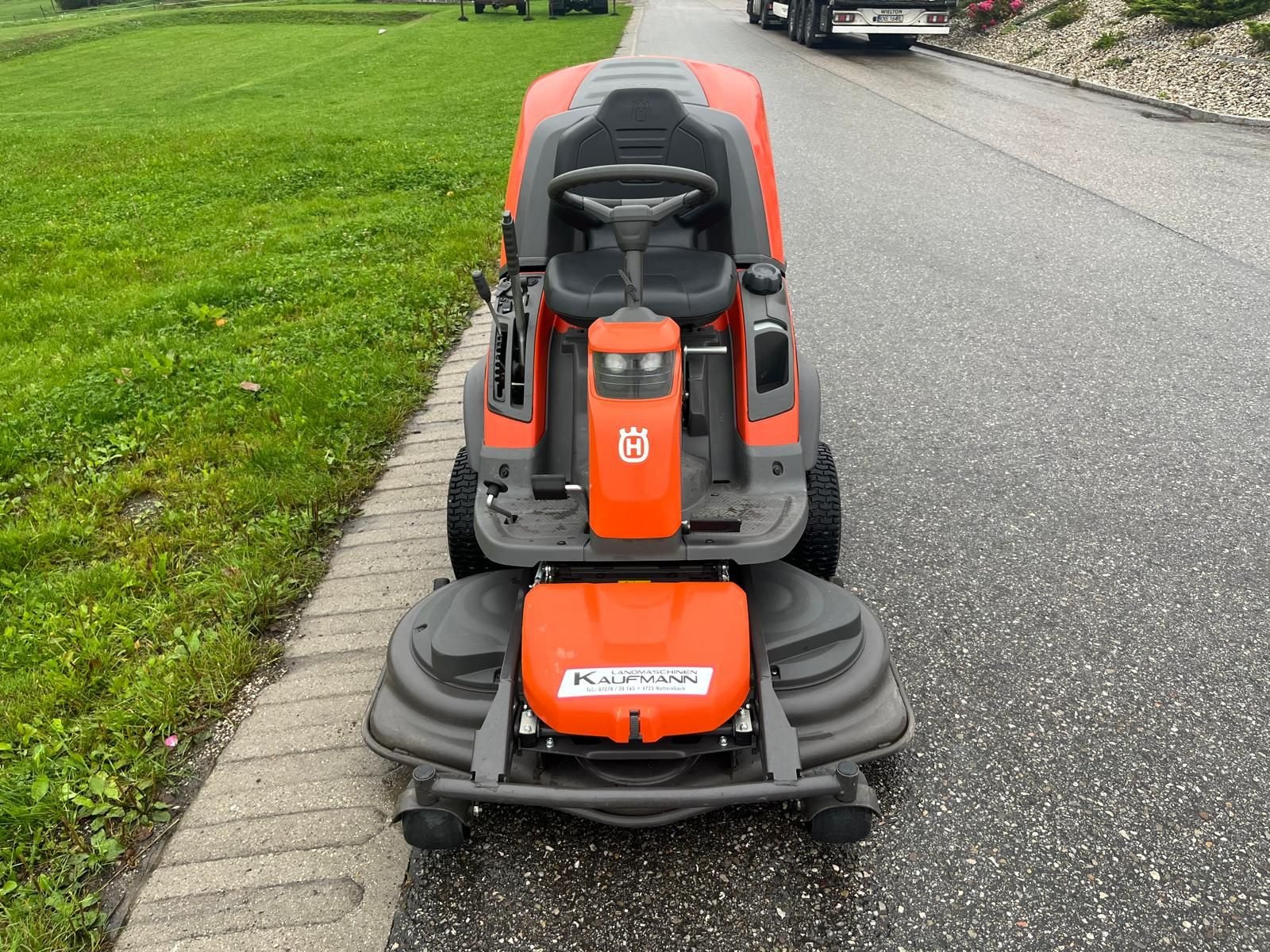 Rasentraktor des Typs Husqvarna Husqvarna  RC 320 TS AWD Rasentraktor, Gebrauchtmaschine in NATTERNBACH (Bild 15)