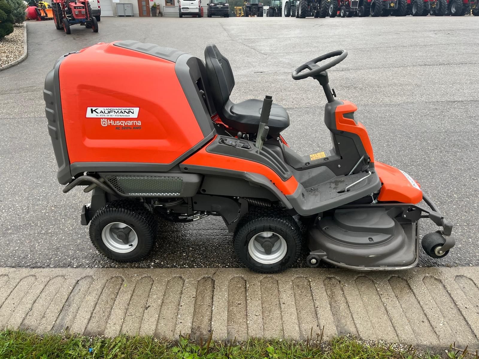 Rasentraktor des Typs Husqvarna Husqvarna  RC 320 TS AWD Rasentraktor, Gebrauchtmaschine in NATTERNBACH (Bild 12)