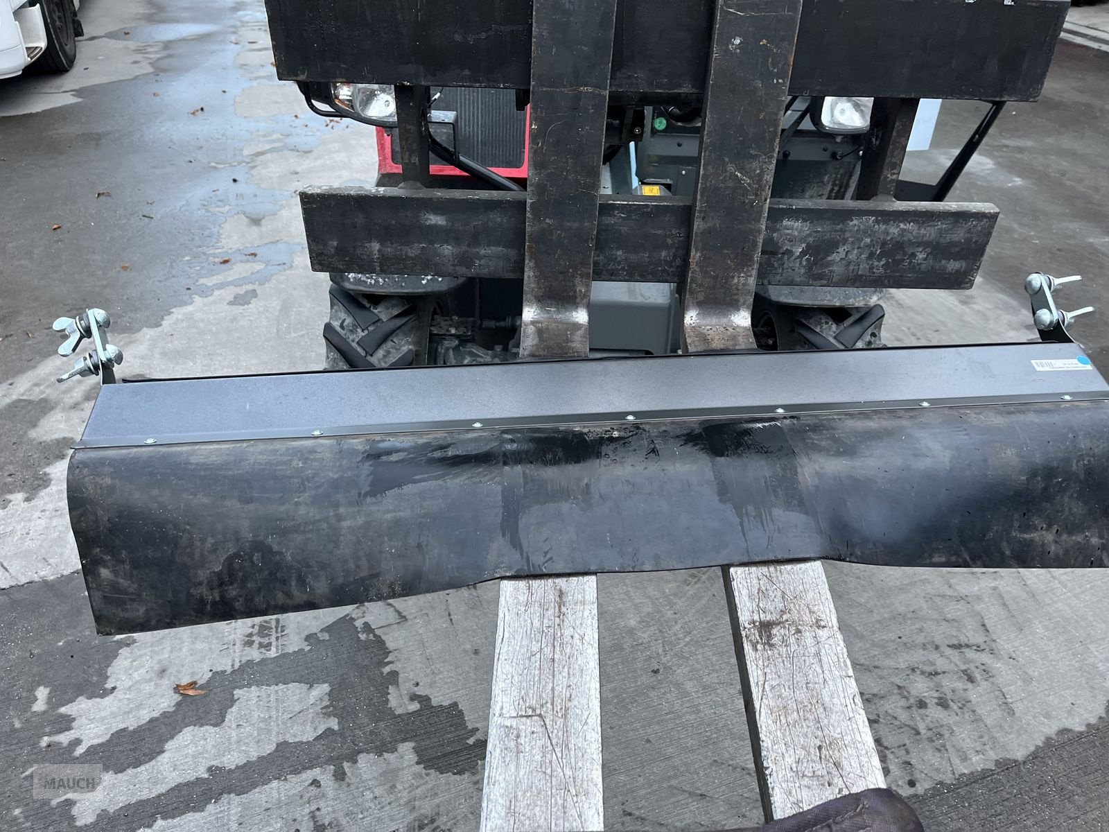 Rasentraktor des Typs Husqvarna Kehrmaschine für 500er Serie mit Sammelwanne, Vorführmaschine in Burgkirchen (Bild 2)