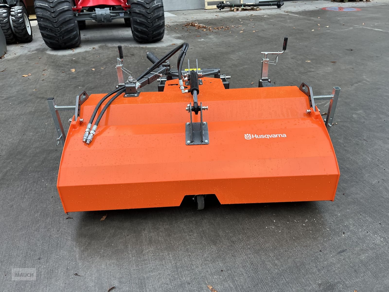 Rasentraktor des Typs Husqvarna Kehrmaschine für 500er Serie mit Sammelwanne, Vorführmaschine in Burgkirchen (Bild 11)