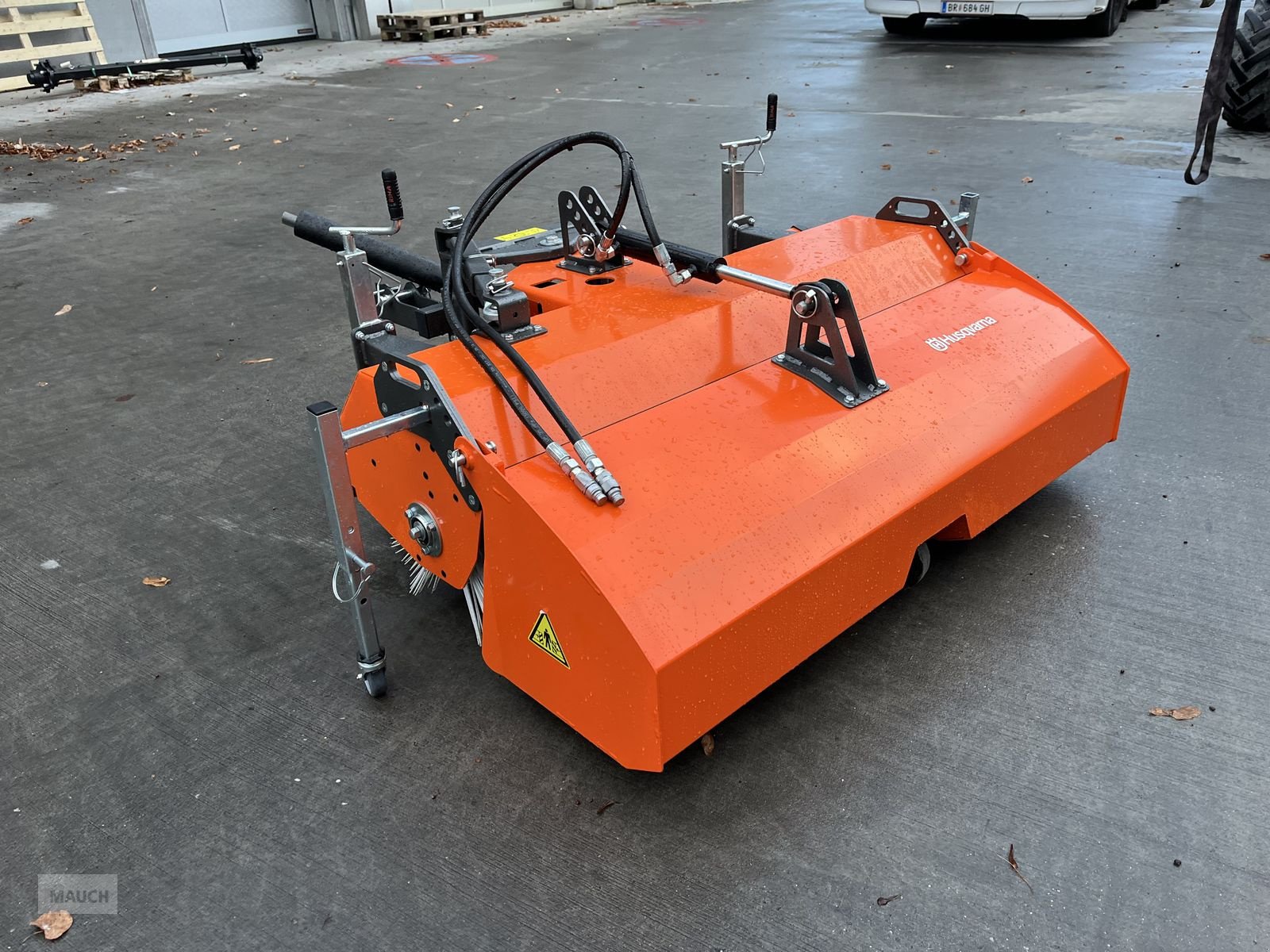 Rasentraktor des Typs Husqvarna Kehrmaschine für 500er Serie mit Sammelwanne, Vorführmaschine in Burgkirchen (Bild 10)