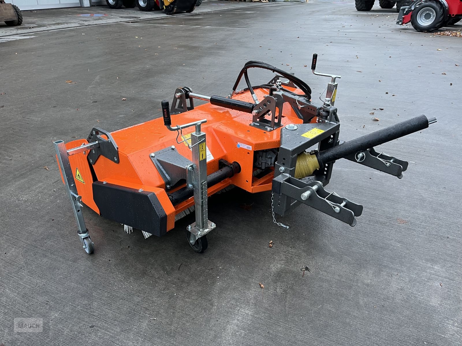 Rasentraktor des Typs Husqvarna Kehrmaschine für 500er Serie mit Sammelwanne, Vorführmaschine in Burgkirchen (Bild 14)