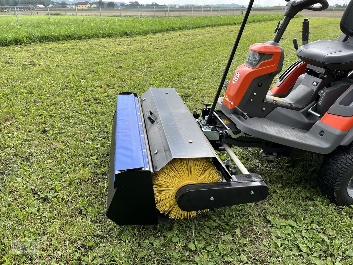 Rasentraktor des Typs Husqvarna Kehrmaschine mit Sammelwanne 300er Serie, Neumaschine in Burgkirchen (Bild 13)