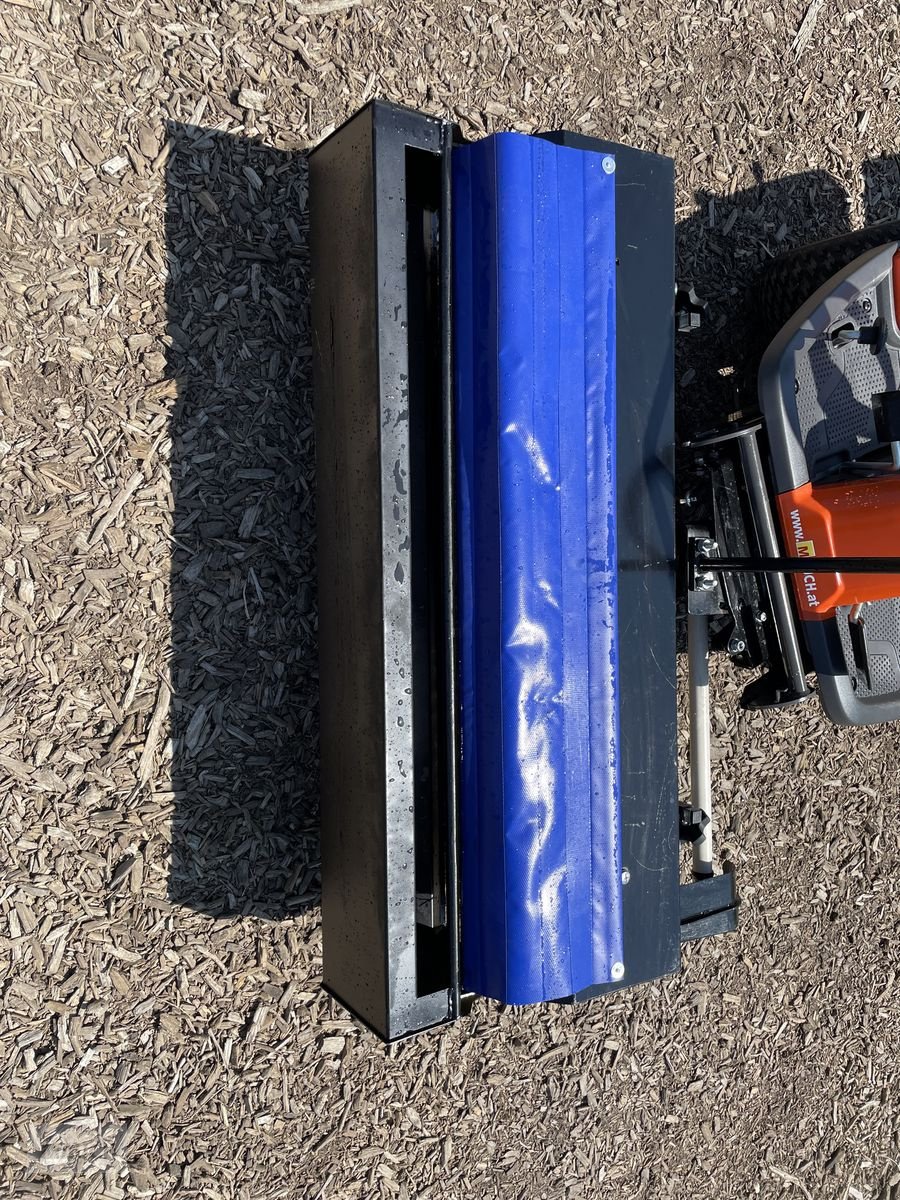 Rasentraktor des Typs Husqvarna Kehrmaschine mit Sammelwanne für 200er Serie, Neumaschine in Burgkirchen (Bild 15)