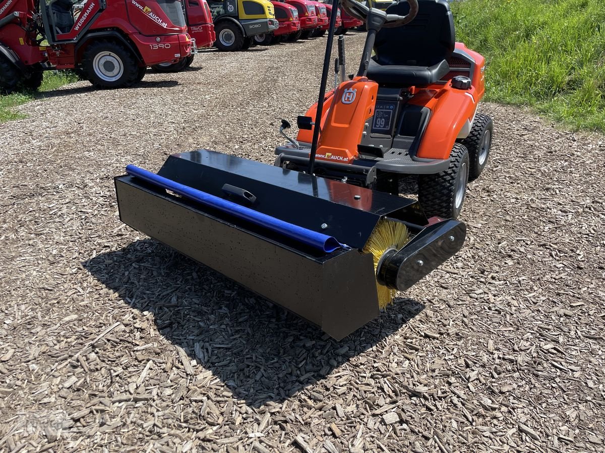 Rasentraktor des Typs Husqvarna Kehrmaschine mit Sammelwanne für 200er Serie, Neumaschine in Burgkirchen (Bild 10)