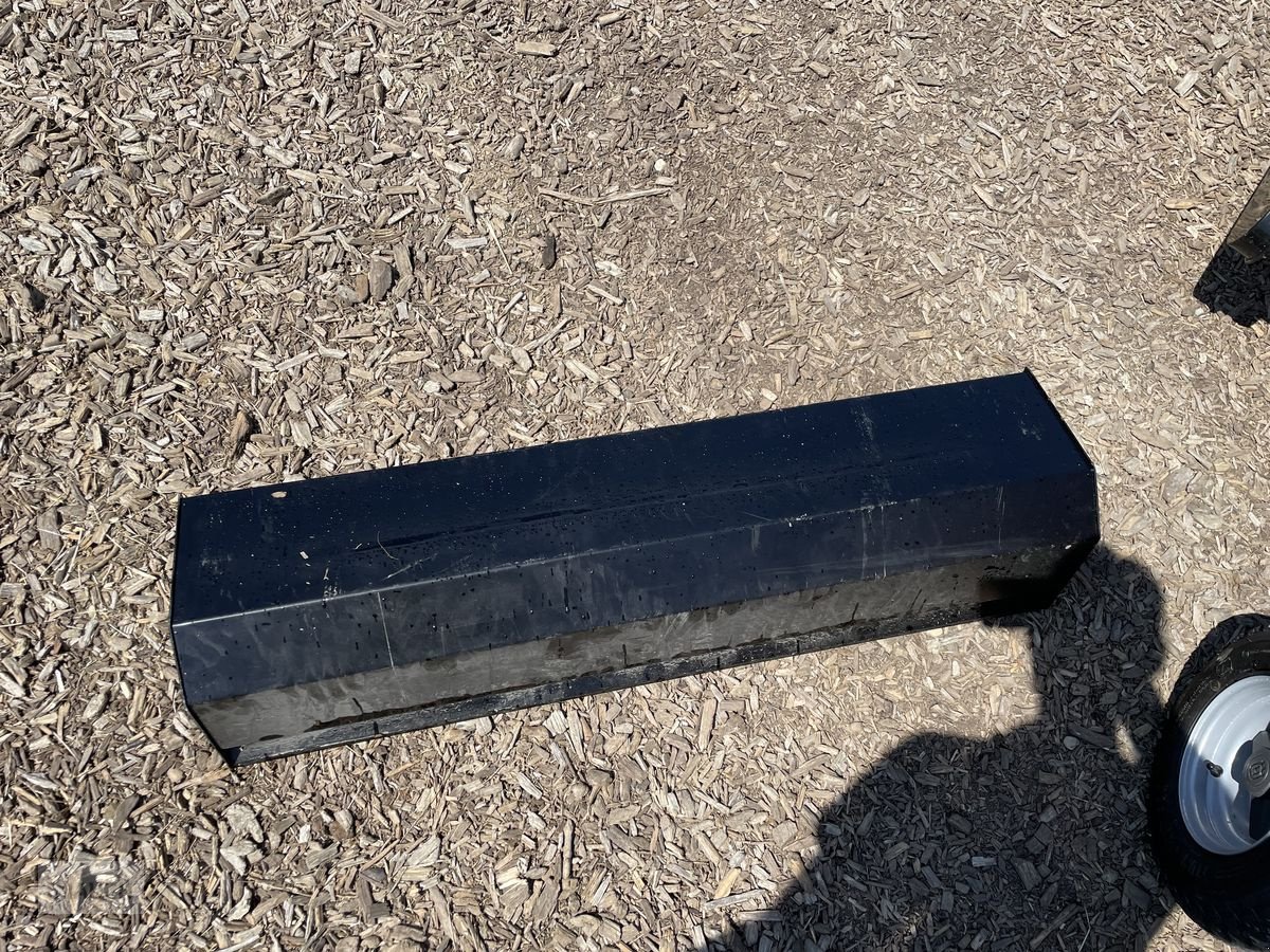 Rasentraktor des Typs Husqvarna Kehrmaschine mit Sammelwanne für 200er Serie, Neumaschine in Burgkirchen (Bild 12)