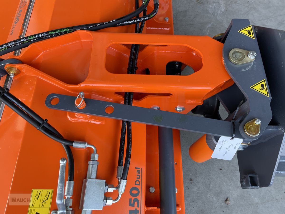 Rasentraktor des Typs Husqvarna Kehrmaschine mit Sammelwanne und Seitenbesen, Neumaschine in Burgkirchen (Bild 11)