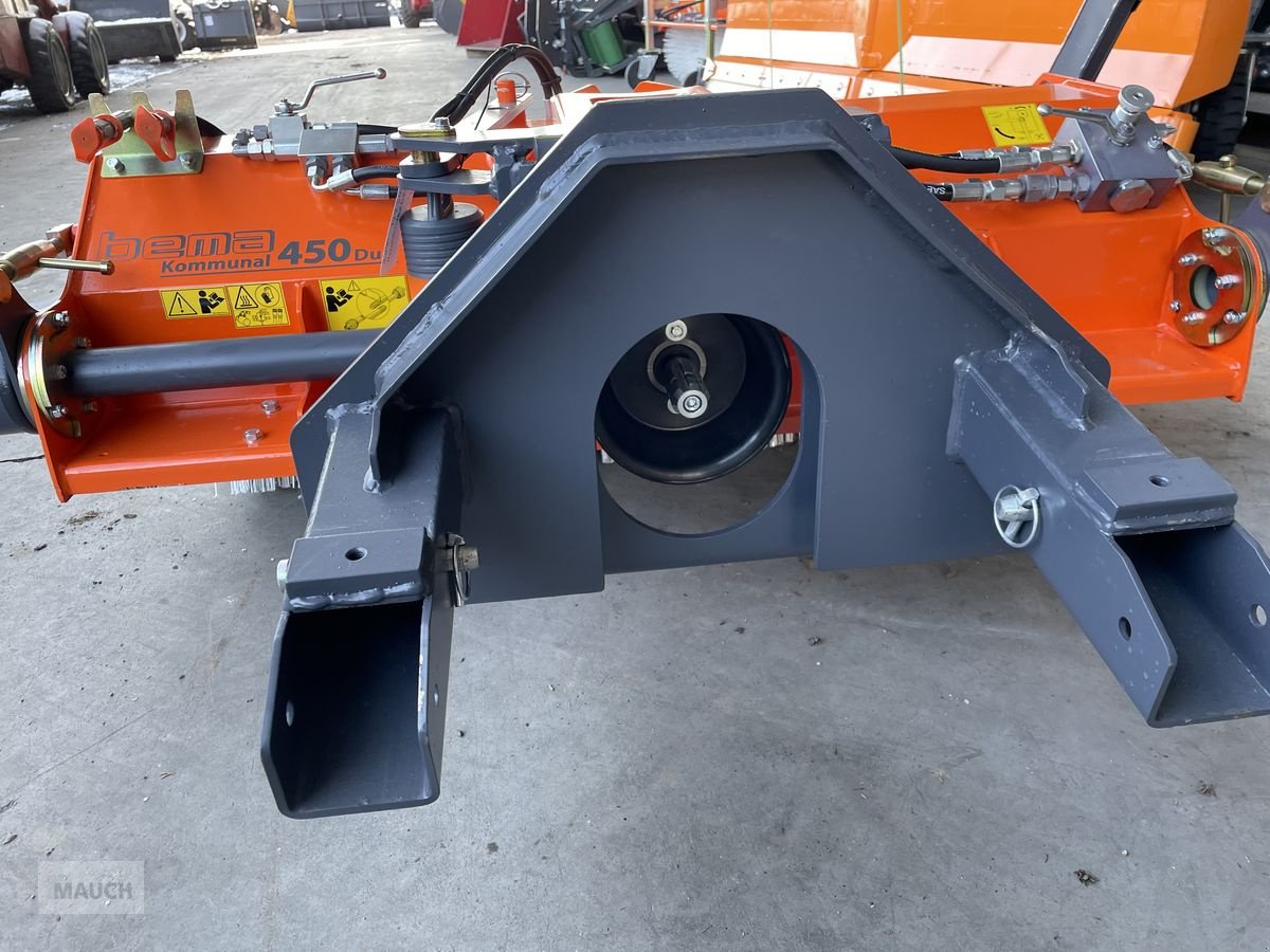 Rasentraktor des Typs Husqvarna Kehrmaschine mit Sammelwanne und Seitenbesen, Neumaschine in Burgkirchen (Bild 13)