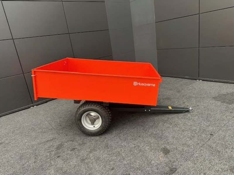 Rasentraktor des Typs Husqvarna kippbarer Anhänger, 225kg Traglast, Neumaschine in Tamsweg (Bild 2)