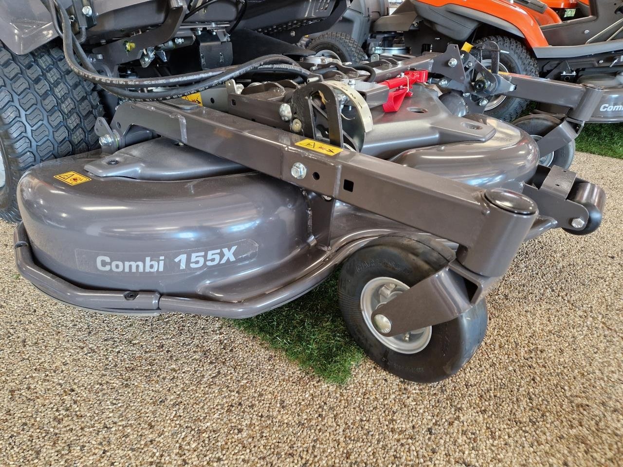 Rasentraktor des Typs Husqvarna KLIPPEBORD 155X, Gebrauchtmaschine in Jelling (Bild 2)