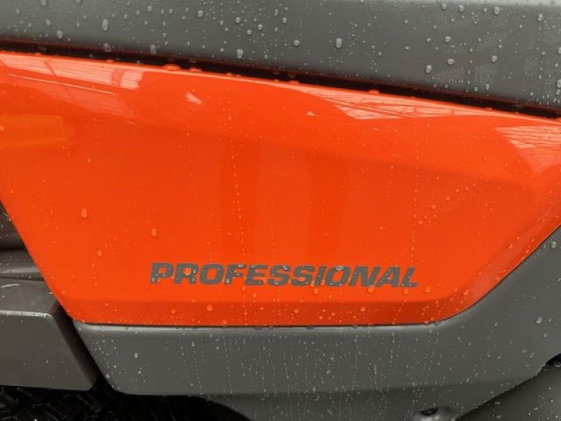 Rasentraktor des Typs Husqvarna Kommunalrider P520DX mit 155Xcm Mähdeck 19,99PS, Neumaschine in Tamsweg (Bild 3)