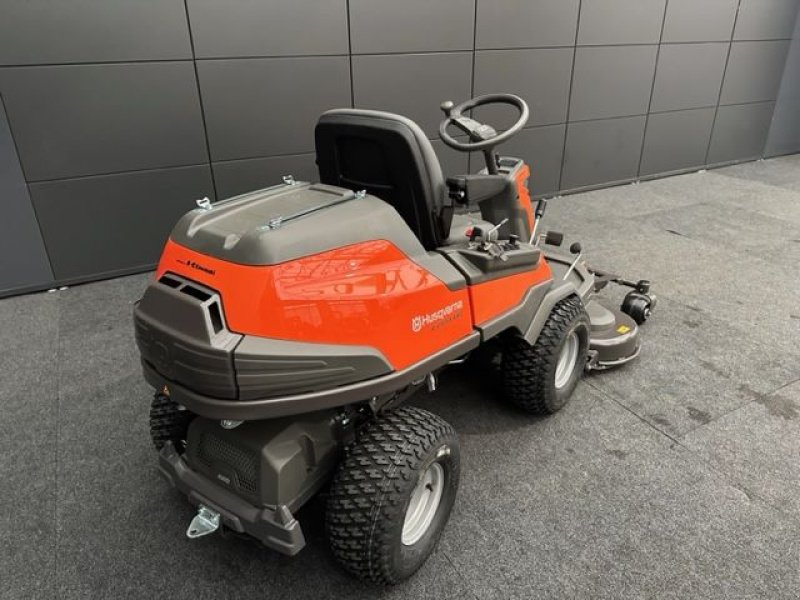 Rasentraktor des Typs Husqvarna Kommunalrider R418TsX AWD 112cm Mähdeck 14,68PS, Neumaschine in Tamsweg (Bild 8)