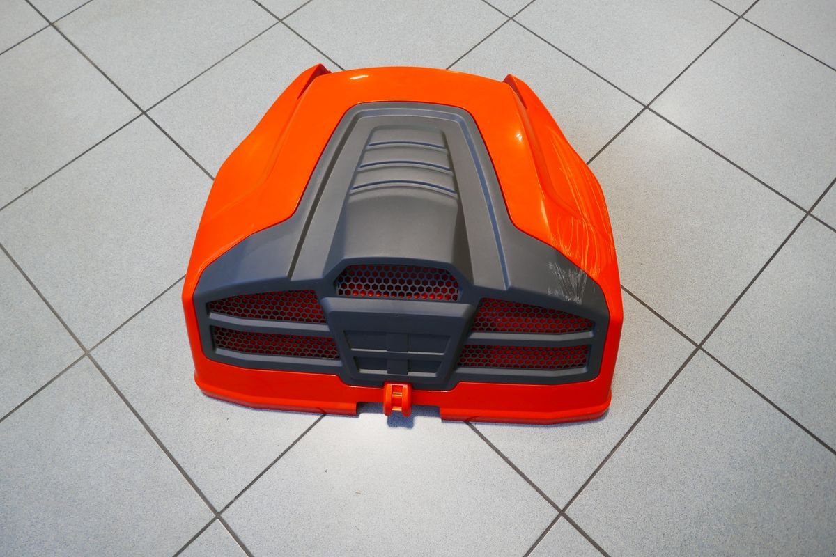 Rasentraktor des Typs Husqvarna Motorhaube, Gebrauchtmaschine in Villach (Bild 2)