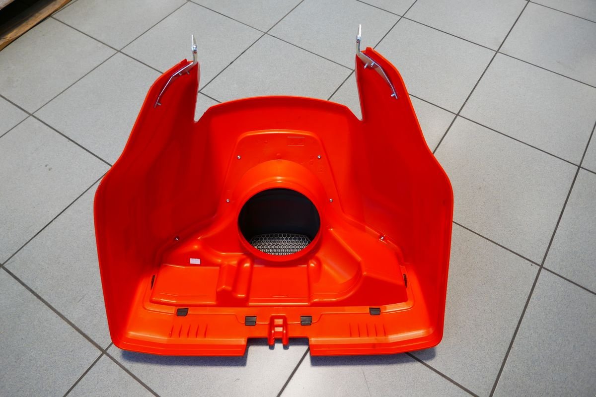 Rasentraktor des Typs Husqvarna Motorhaube, Gebrauchtmaschine in Villach (Bild 5)