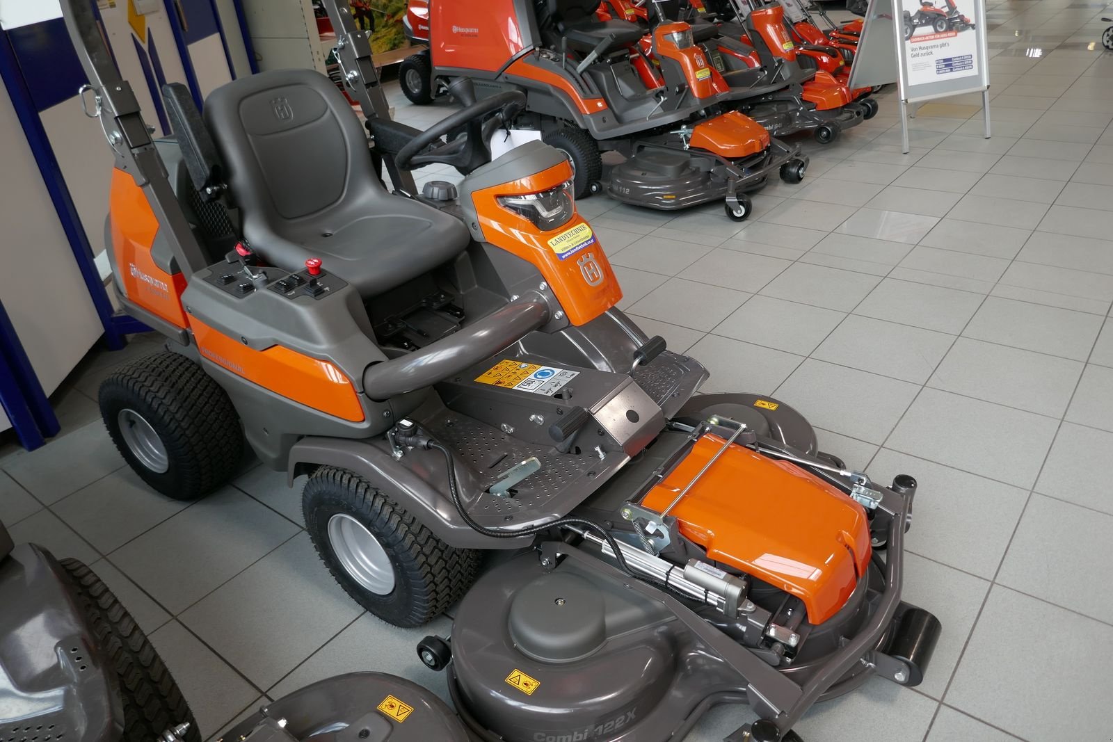 Rasentraktor typu Husqvarna P 524 EFI, Gebrauchtmaschine v Villach (Obrázek 1)