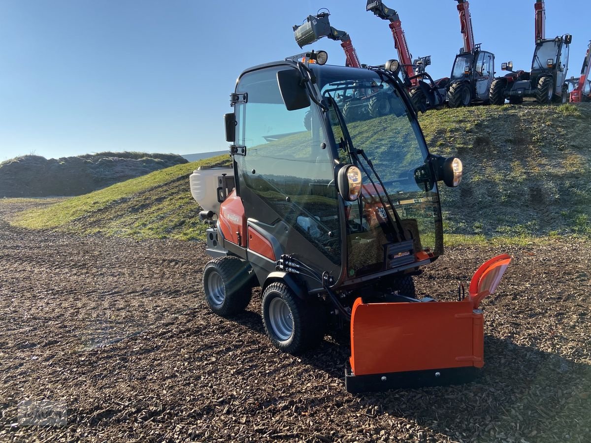 Rasentraktor des Typs Husqvarna P 525DX Kabine mit Winterausrüstung, Neumaschine in Burgkirchen (Bild 13)