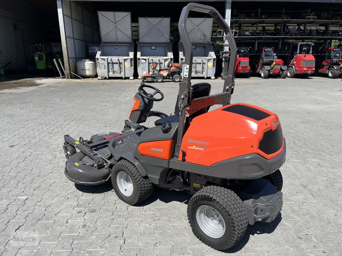 Rasentraktor des Typs Husqvarna P 535HX Hybrid Rider nur 10h, Vorführmaschine in Burgkirchen (Bild 3)