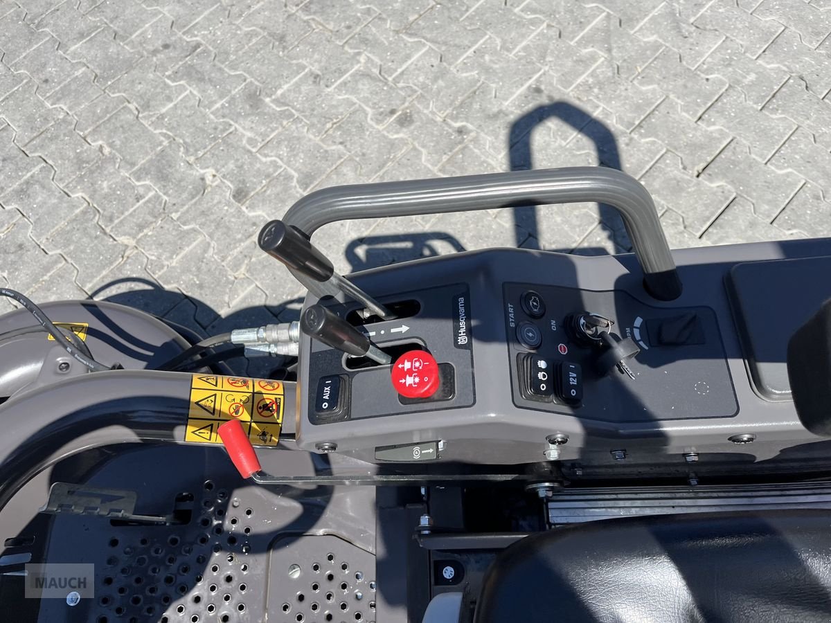 Rasentraktor des Typs Husqvarna P 535HX Hybrid Rider nur 10h, Vorführmaschine in Burgkirchen (Bild 13)