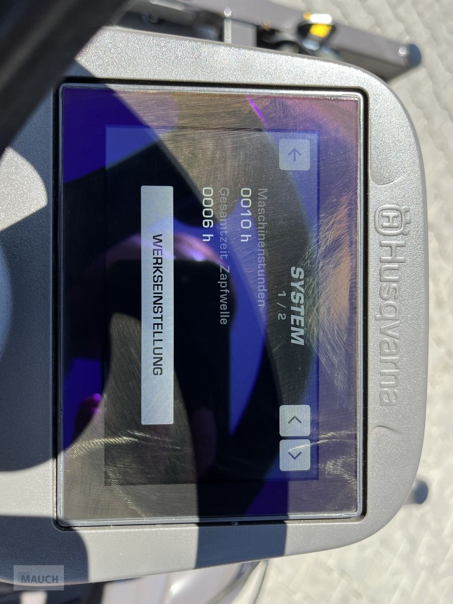 Rasentraktor des Typs Husqvarna P 535HX Hybrid Rider nur 10h, Vorführmaschine in Burgkirchen (Bild 9)