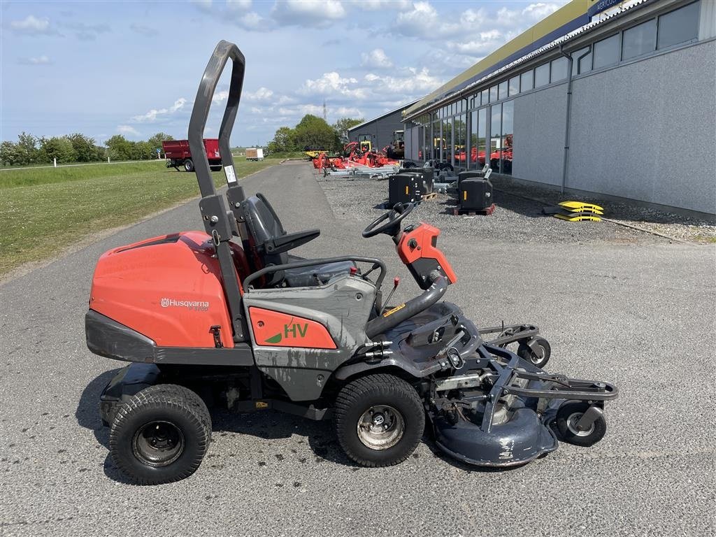 Rasentraktor des Typs Husqvarna P520D 4WD 132cm combi klippebord, Gebrauchtmaschine in Holstebro (Bild 1)