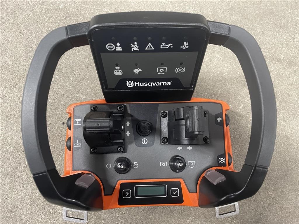 Rasentraktor typu Husqvarna P524 XR fjernstyret Inkl. combi 122 cm klippebord., Gebrauchtmaschine v Holstebro (Obrázek 9)