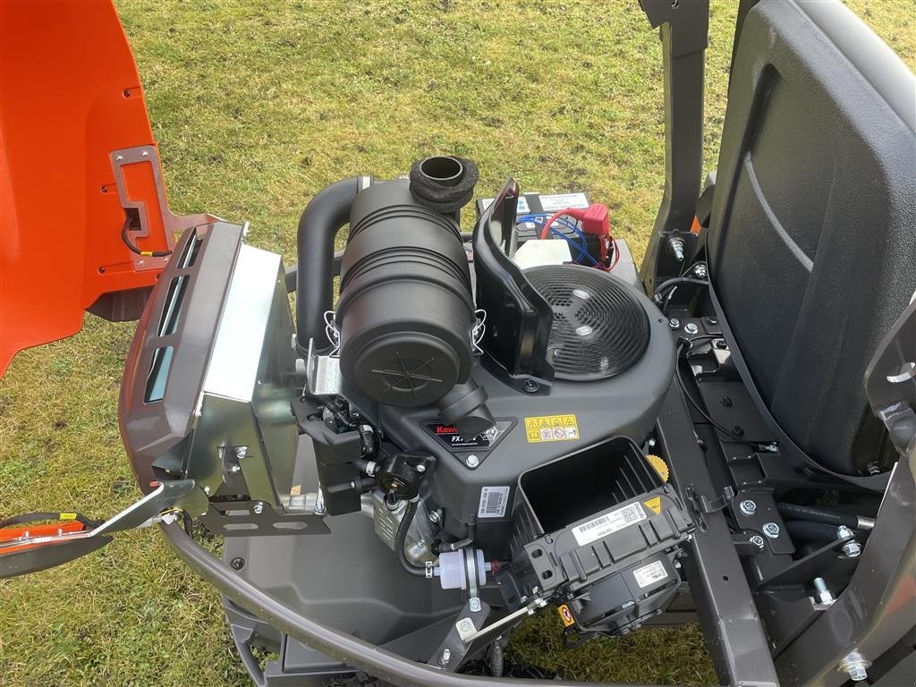 Rasentraktor typu Husqvarna P524 XR fjernstyret Inkl. combi 122 cm klippebord., Gebrauchtmaschine v Holstebro (Obrázek 12)