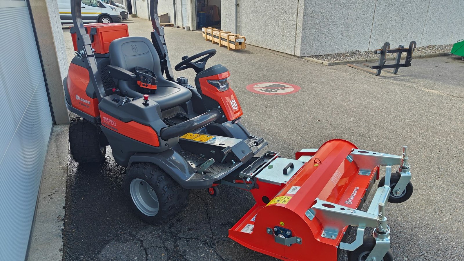 Rasentraktor типа Husqvarna P524 XR fjernstyret, Gebrauchtmaschine в Holstebro (Фотография 5)