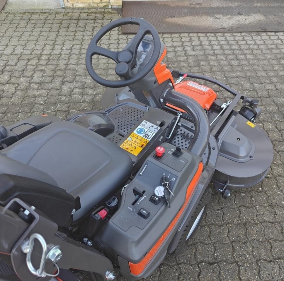 Rasentraktor типа Husqvarna P524EFI, Gebrauchtmaschine в Viborg (Фотография 9)