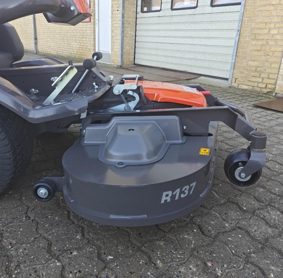 Rasentraktor типа Husqvarna P524EFI, Gebrauchtmaschine в Viborg (Фотография 10)