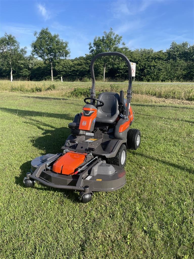 Rasentraktor typu Husqvarna P524X Efi Inkl. 137cm combi klippebord, Gebrauchtmaschine v Holstebro (Obrázek 2)