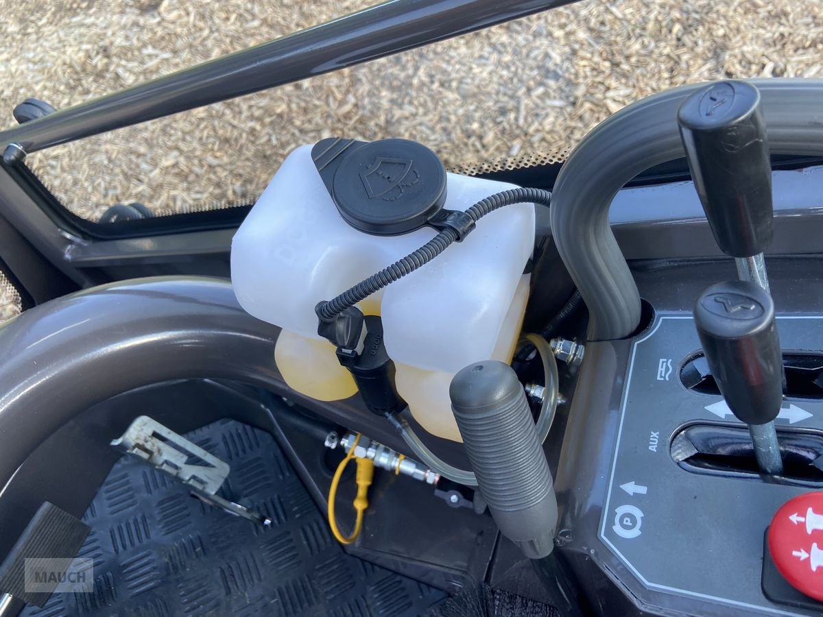 Rasentraktor des Typs Husqvarna P525 DX Kabine mit Mähdeck, Neumaschine in Burgkirchen (Bild 20)