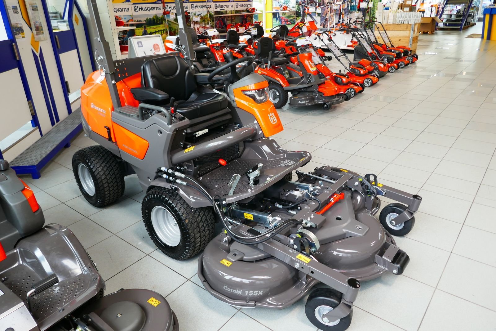 Rasentraktor des Typs Husqvarna Profi-Rider P525 DX, Gebrauchtmaschine in Villach (Bild 4)