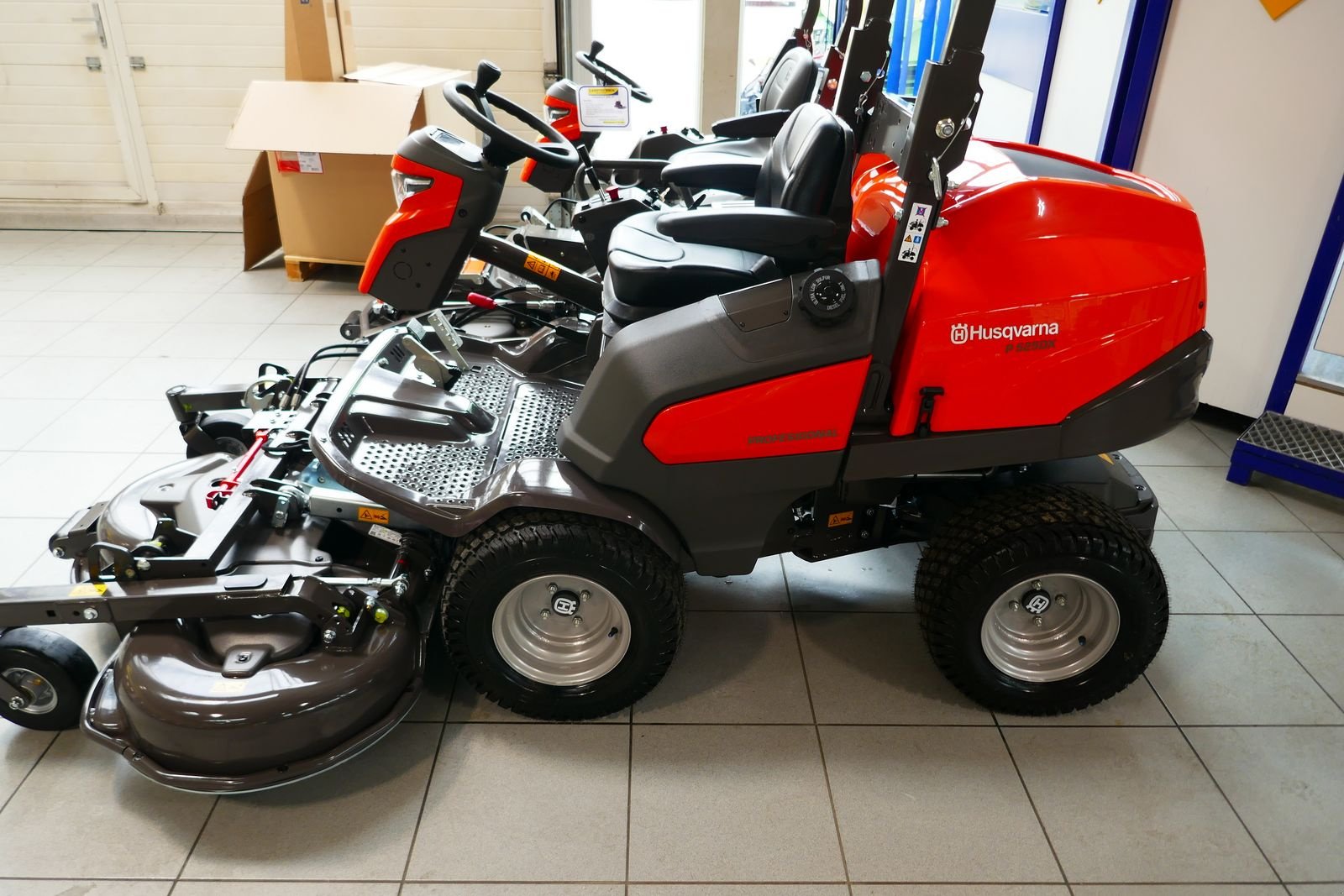 Rasentraktor des Typs Husqvarna Profi-Rider P525 DX, Gebrauchtmaschine in Villach (Bild 10)