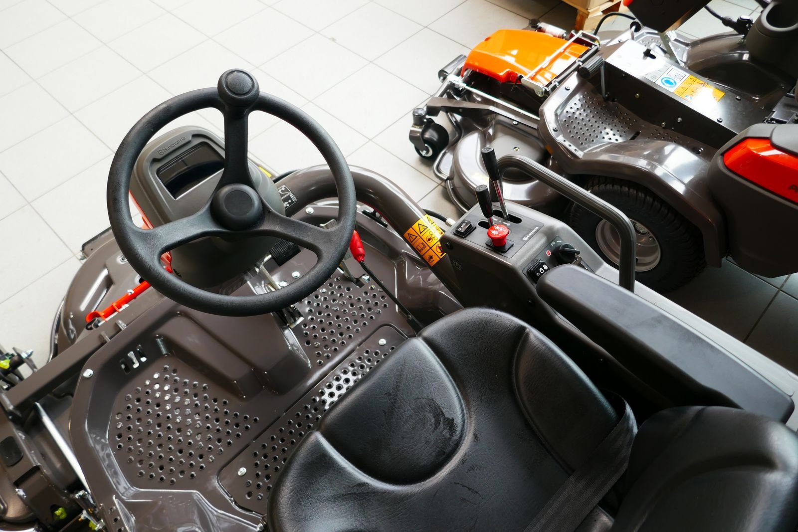 Rasentraktor des Typs Husqvarna Profi-Rider P525 DX, Gebrauchtmaschine in Villach (Bild 9)