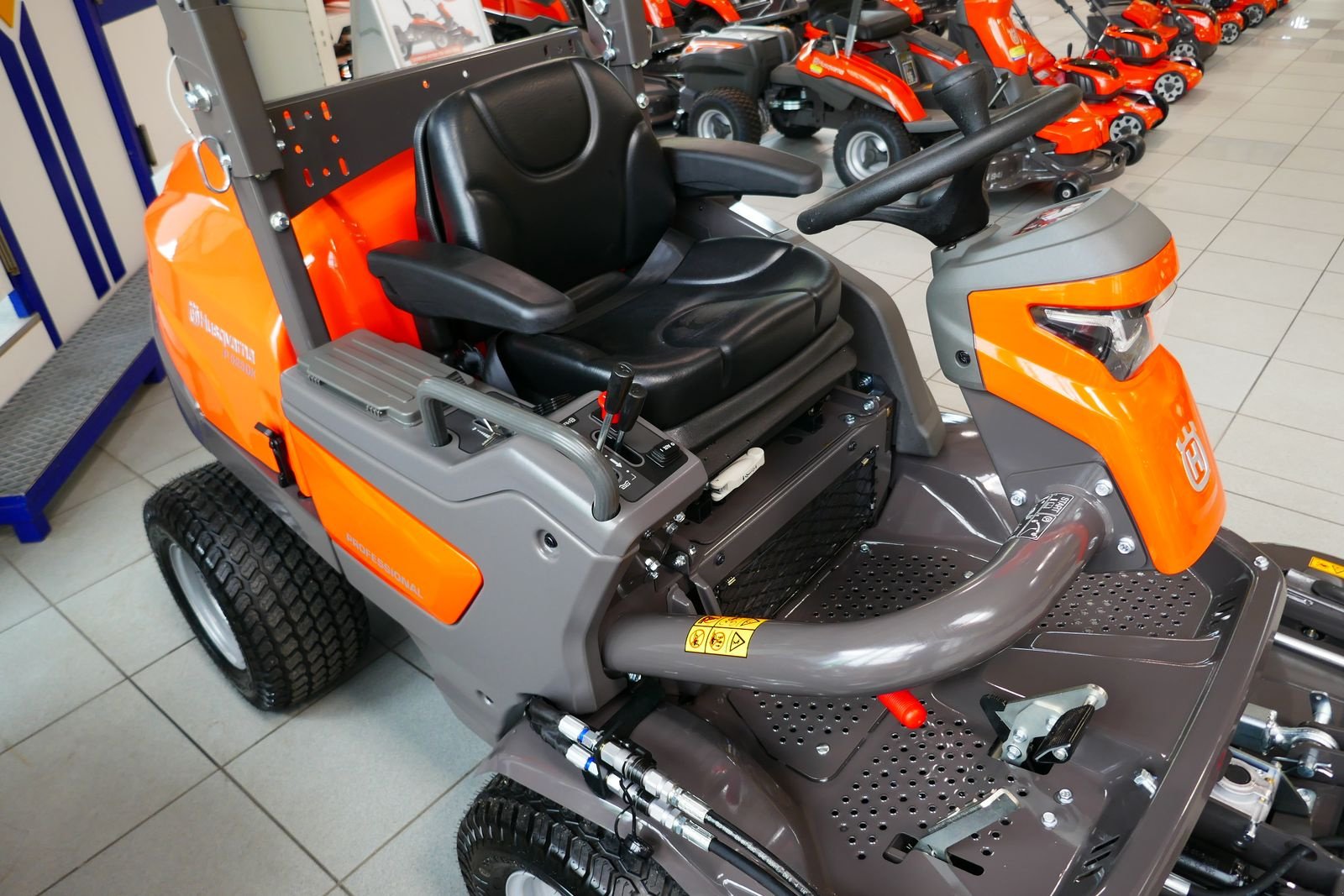 Rasentraktor des Typs Husqvarna Profi-Rider P525 DX, Gebrauchtmaschine in Villach (Bild 7)