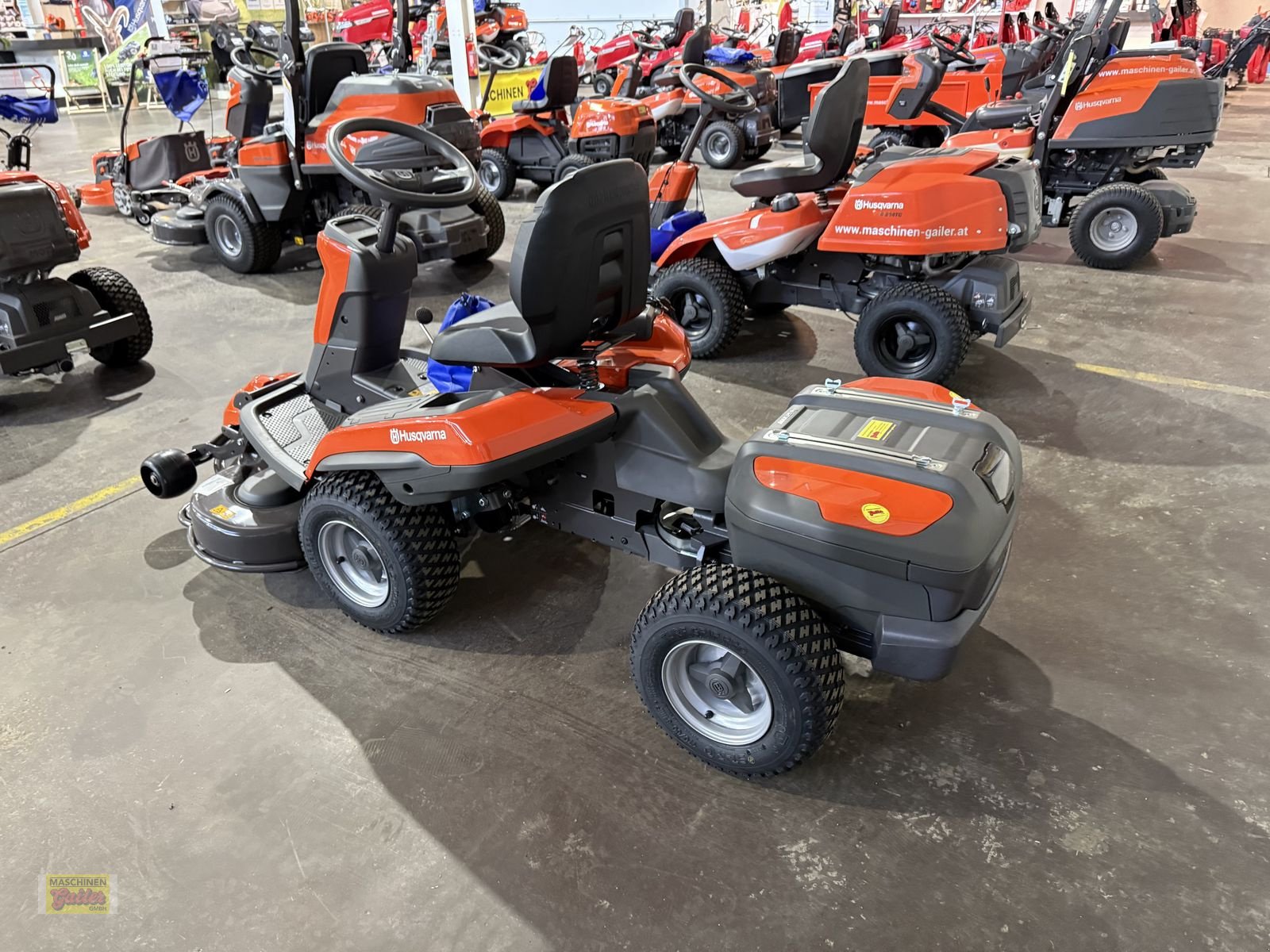 Rasentraktor a típus Husqvarna R  200iX AWD Rider mit Allrad und Elektroantrieb, Neumaschine ekkor: Kötschach (Kép 10)