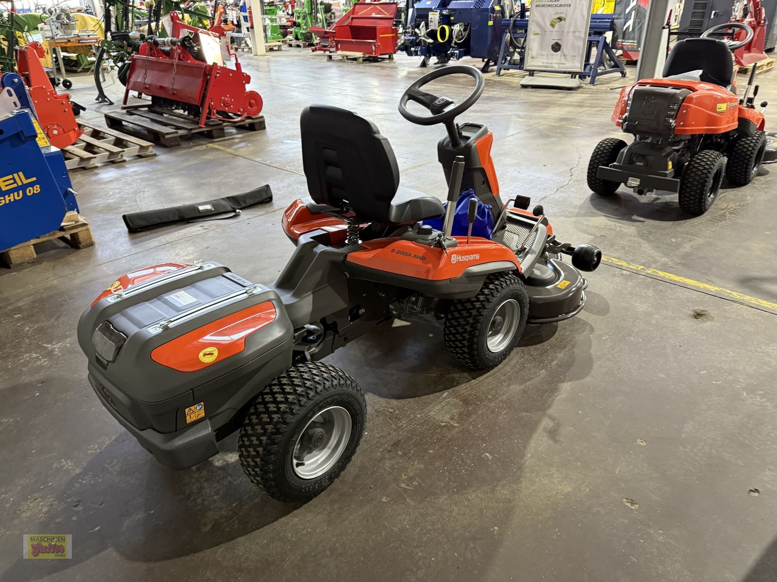 Rasentraktor a típus Husqvarna R  200iX AWD Rider mit Allrad und Elektroantrieb, Neumaschine ekkor: Kötschach (Kép 9)