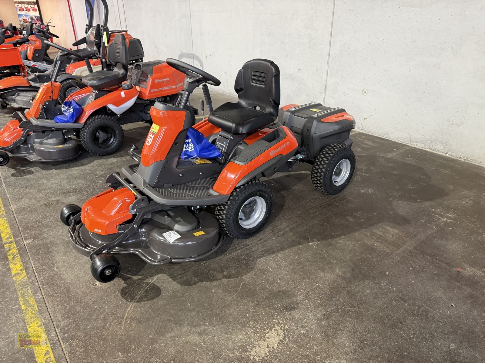 Rasentraktor a típus Husqvarna R  200iX AWD Rider mit Allrad und Elektroantrieb, Neumaschine ekkor: Kötschach (Kép 5)